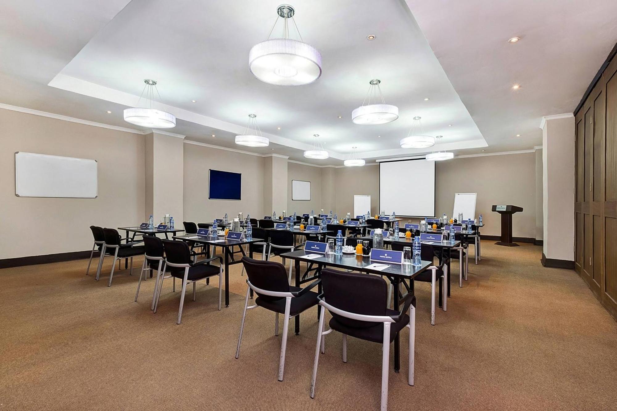Protea Hotel By Marriott Lusaka Exterior photo